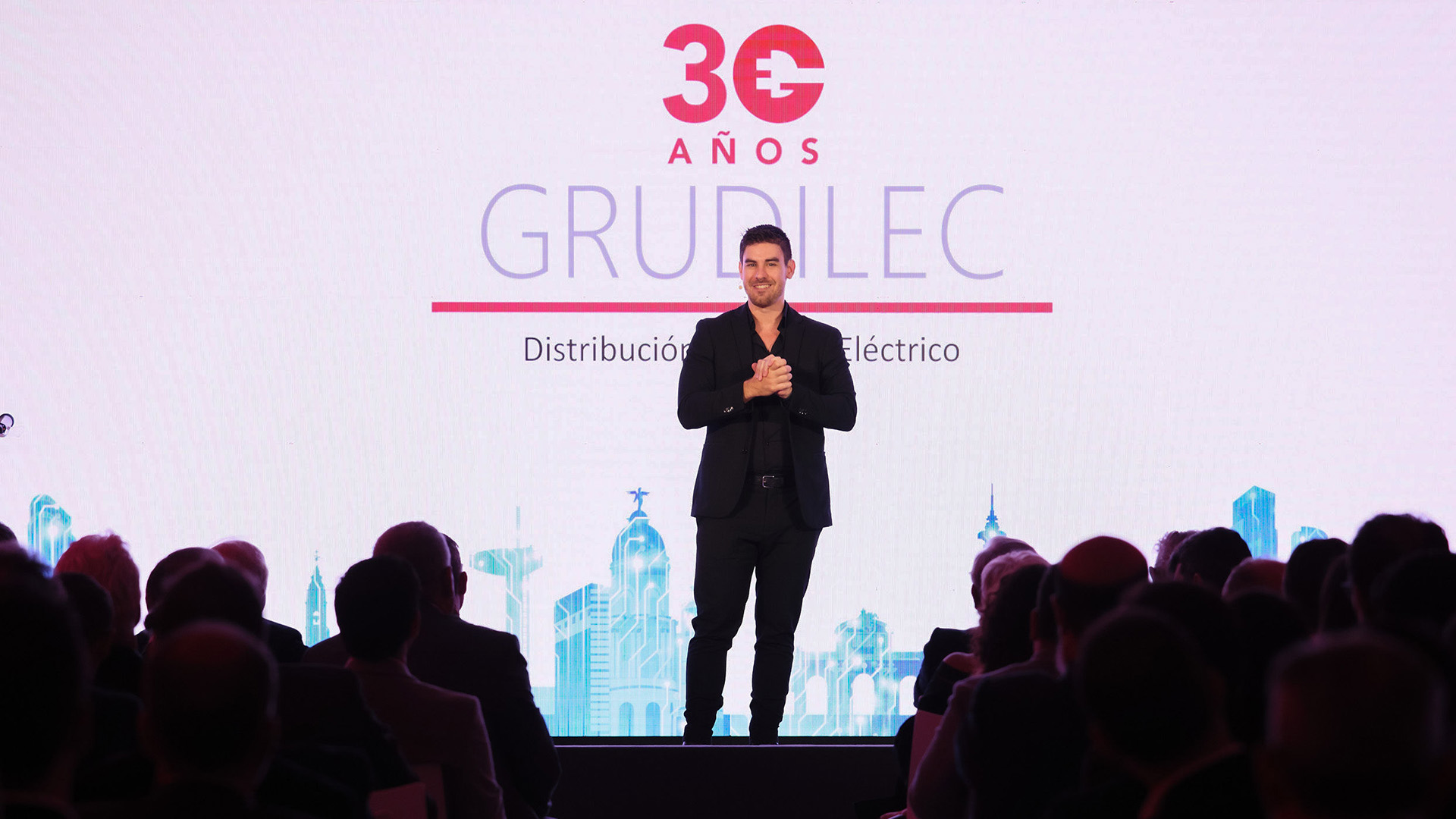 Nuestros artistas hacen de maestro de ceremonias para conducir tu evento corporativo